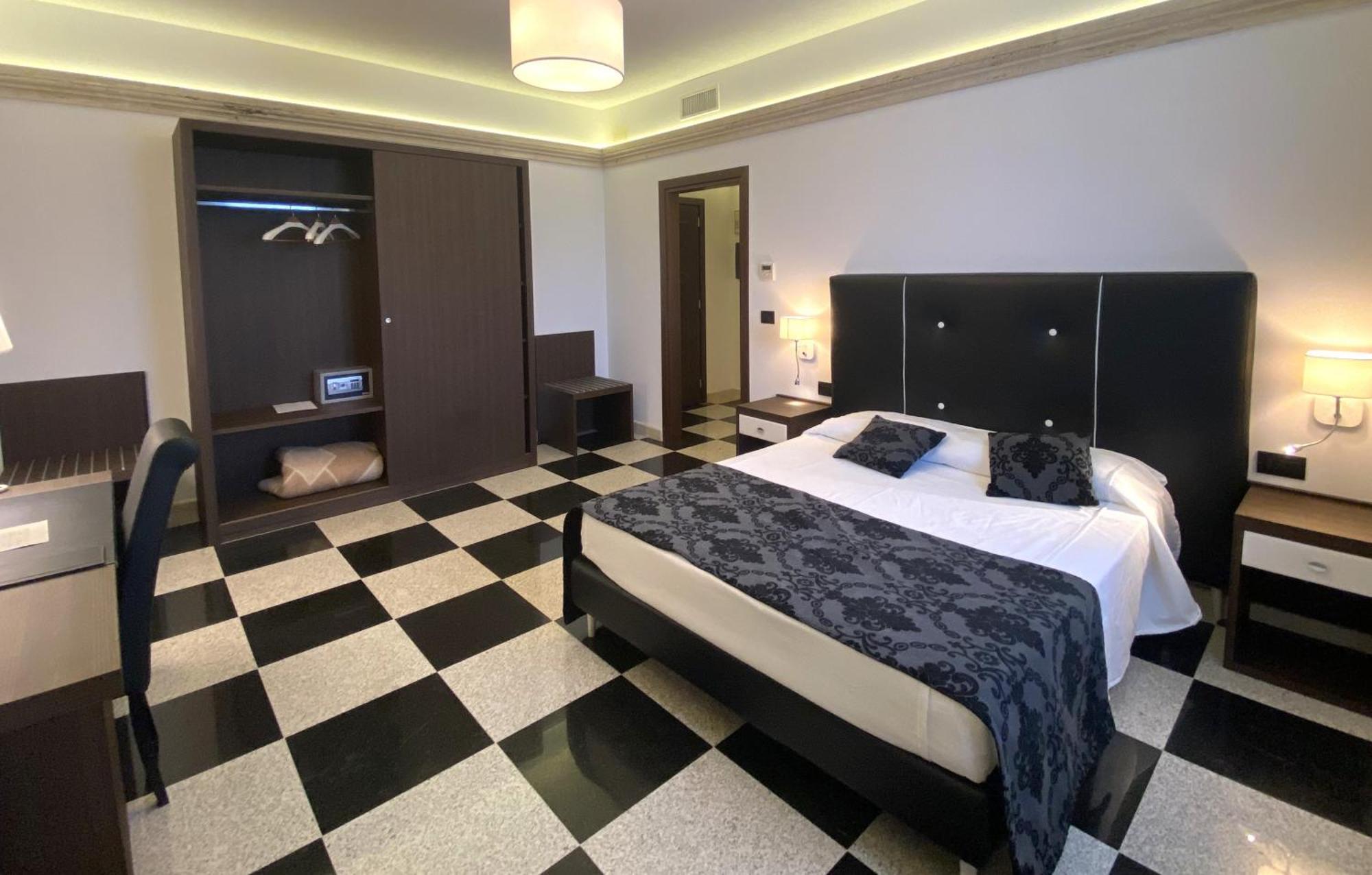 Bhb Hotel Manduria Luaran gambar